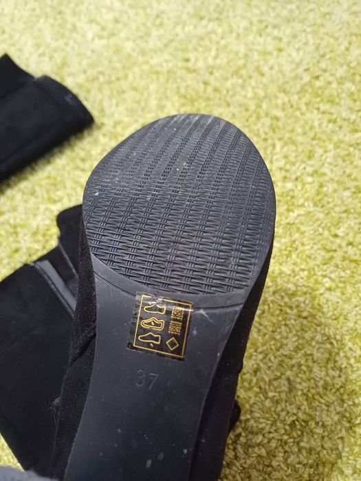 Cizme cu o parte ușor strălucitoare