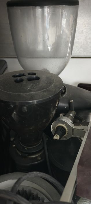 vand 2 espresoare cafea + rasnita