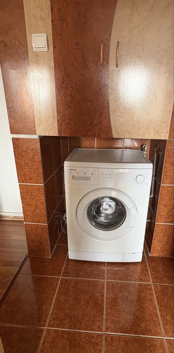 Închiriez apartament cu 2 camere