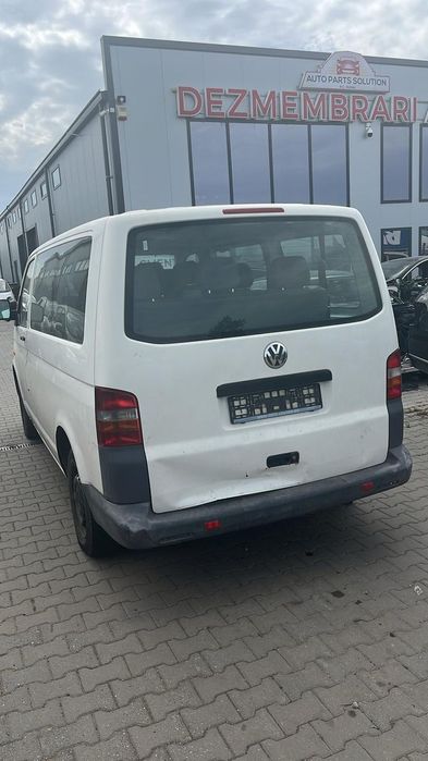 Dezmembram Volkswagen Transporter T5 1.9TDI din 2007