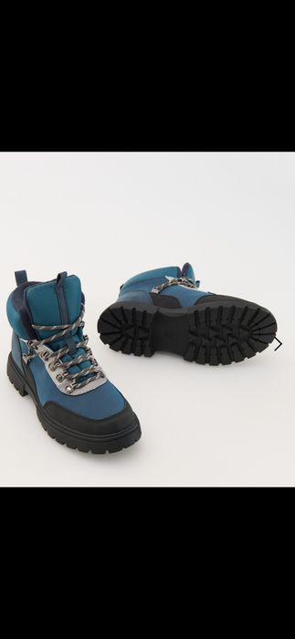 нови зимни  боти, сини, с мек полар, 35 номер

сини

вътре е мек пол