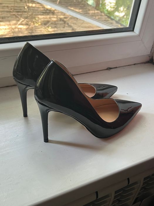 Новые туфли лодочки на высоком каблуке лаковые черные размер 42