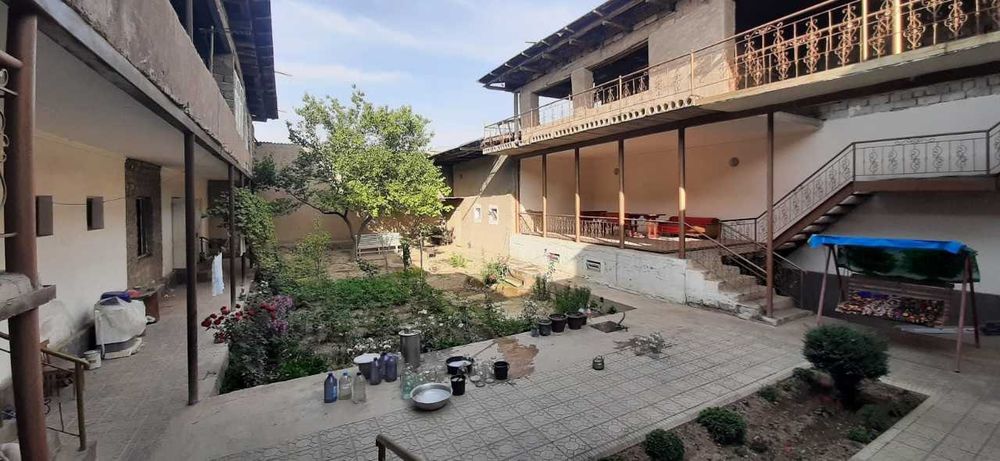 Жиззах шахрида жойлашганТурар жой ховли