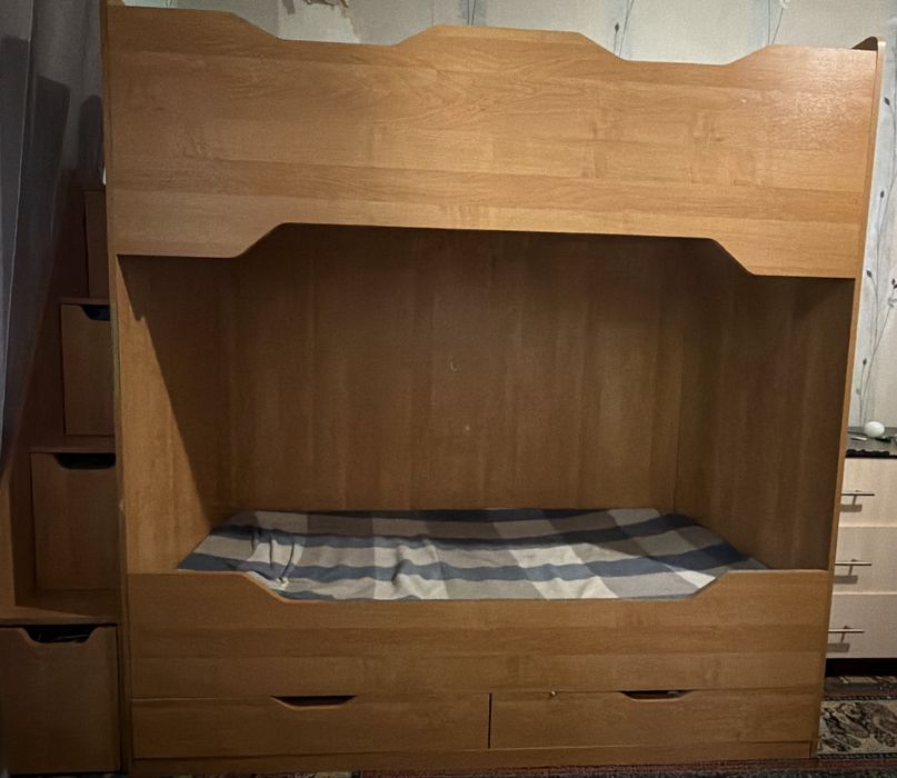 Продам 2х ярусную кровать
