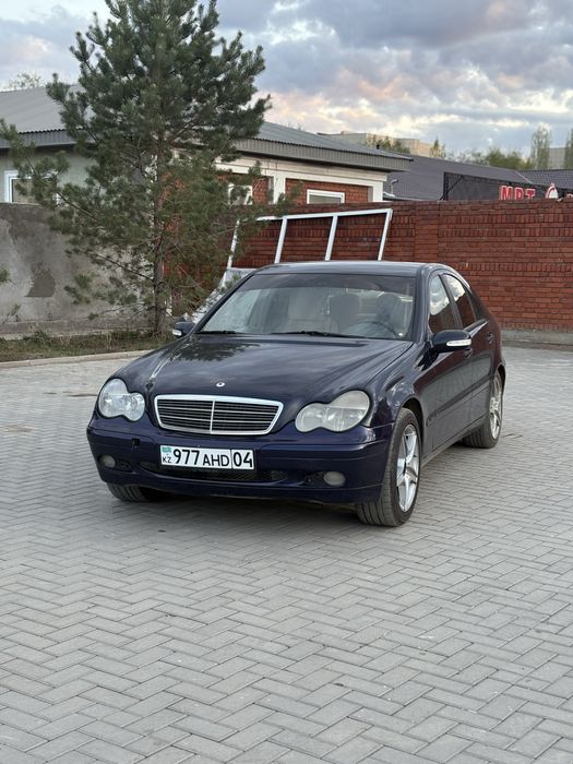 Mercedes С w203,