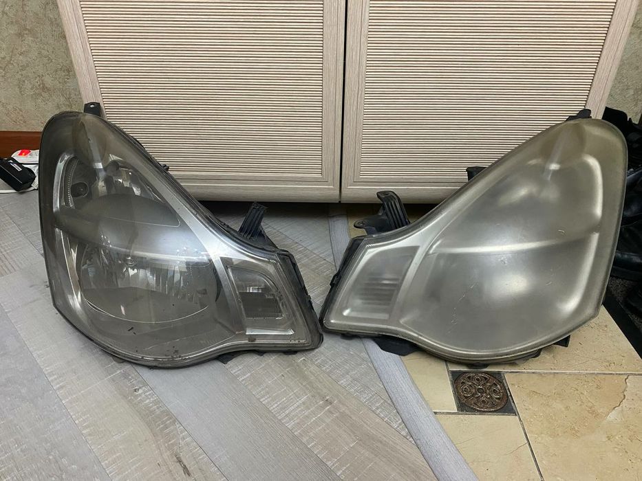 Продам фары оригинал б/у