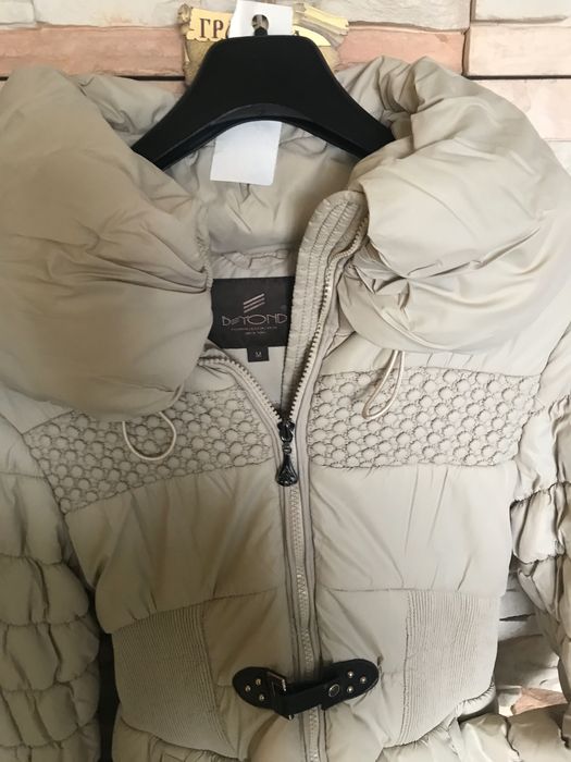 Дамско яке Бежаво