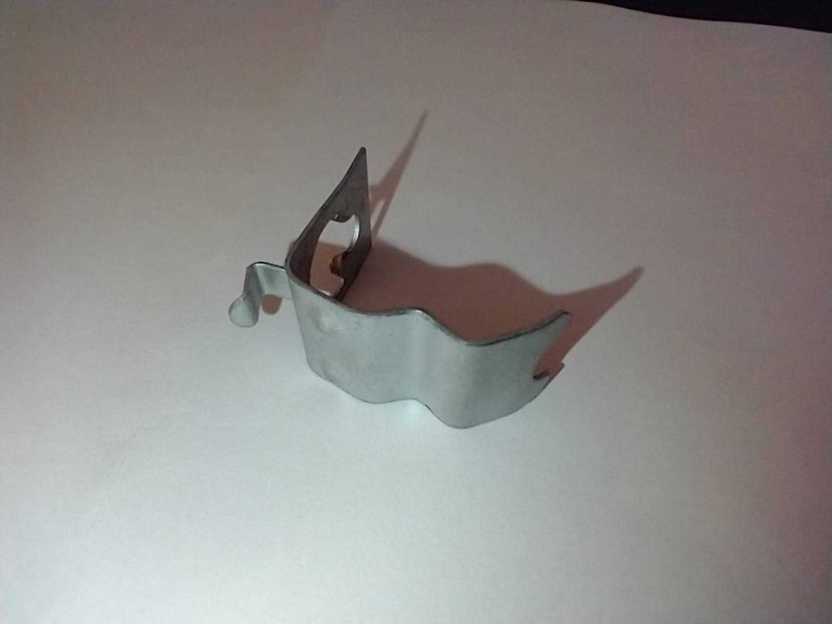 Cleme fixare capace roti Volkswagen Golf 1 321601175C