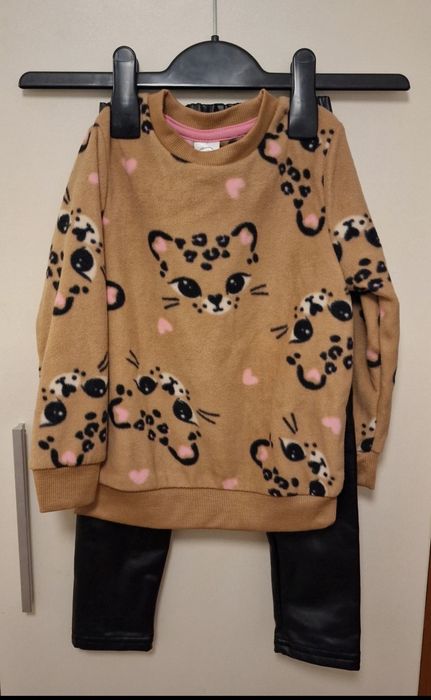 Set din doua piese /compleu fetita marimea 104