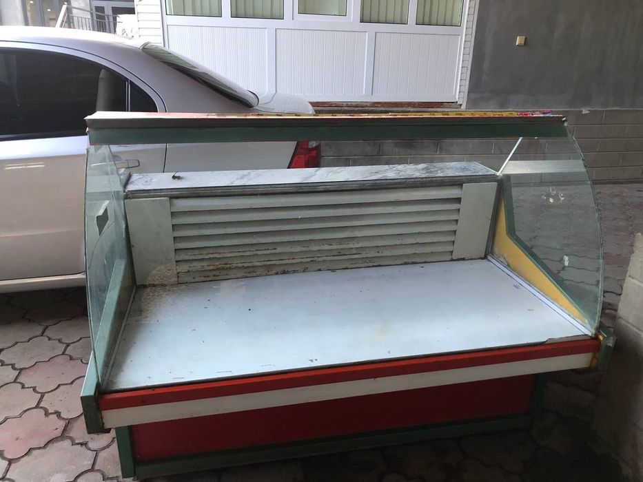 Витринний холодильник