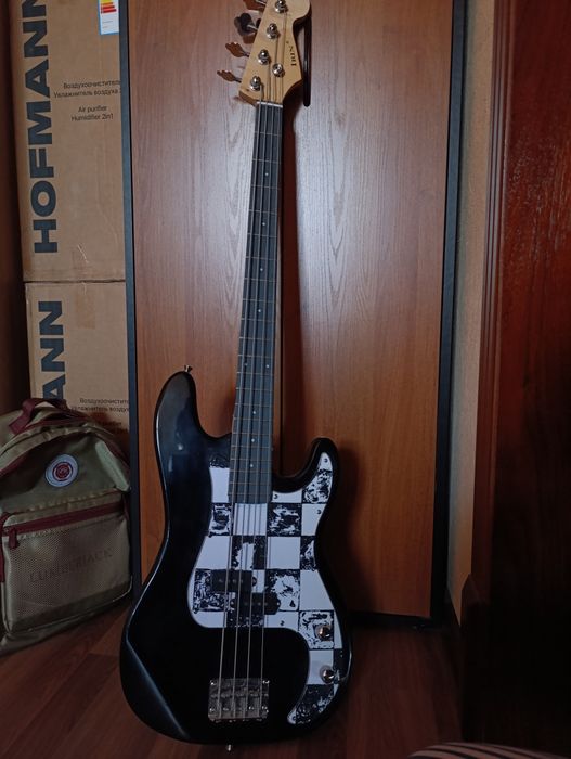 Продается басс-гитара