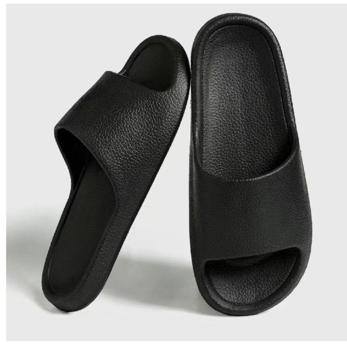 Тапочки шлепаны.