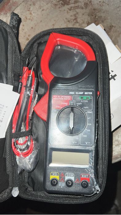 Кабель и токоимерительные клещи