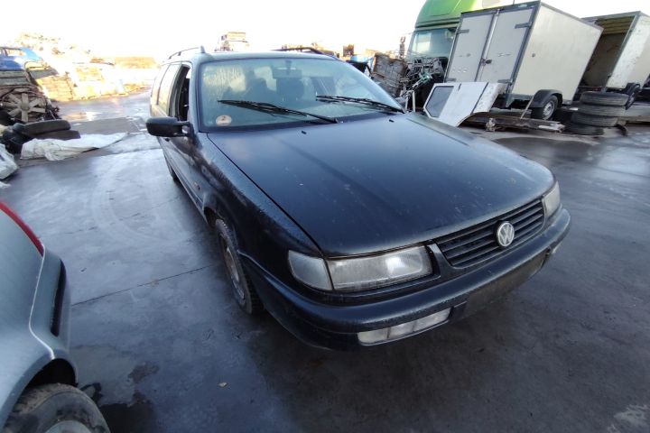 Far dreapta Volkswagen VW Passat 1994 1.9 TDI MT (90 hp)