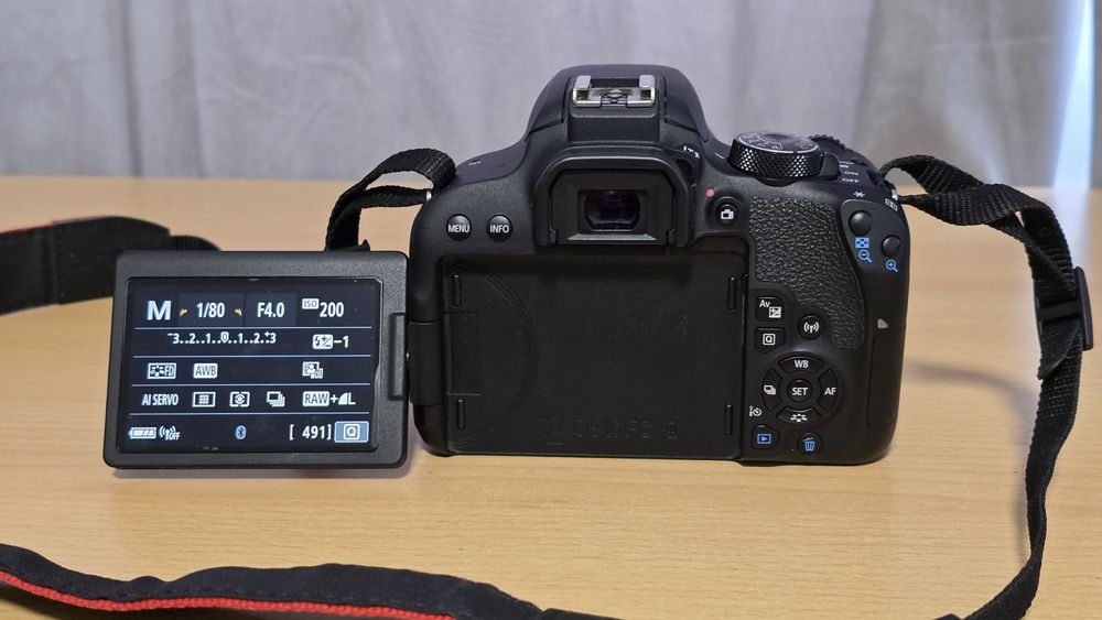Фотоапарат Canon eos800d пълна комплектация.