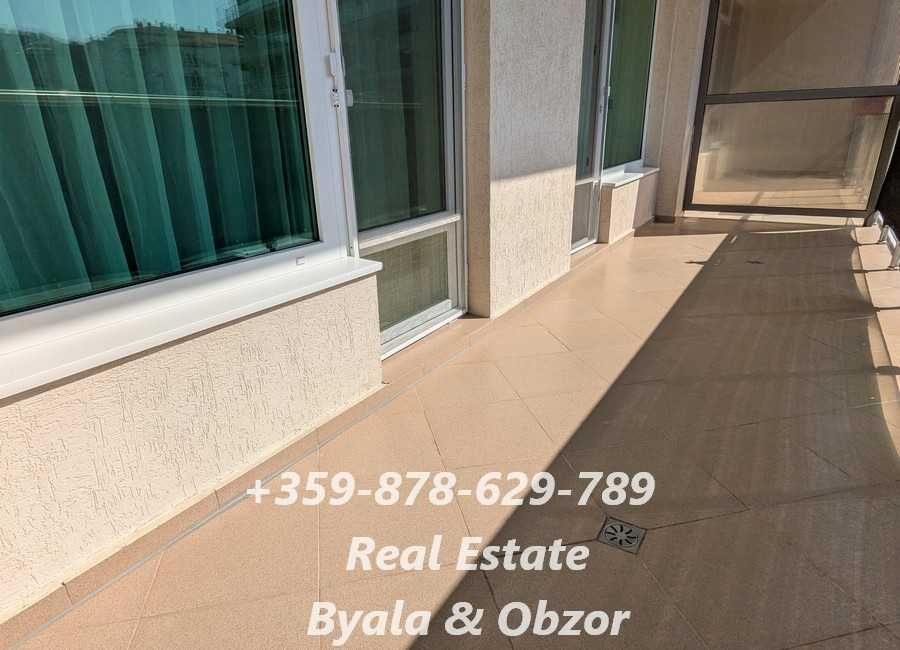 Двустаен апартамент с гледка към града на първа линия в гр.Бяла