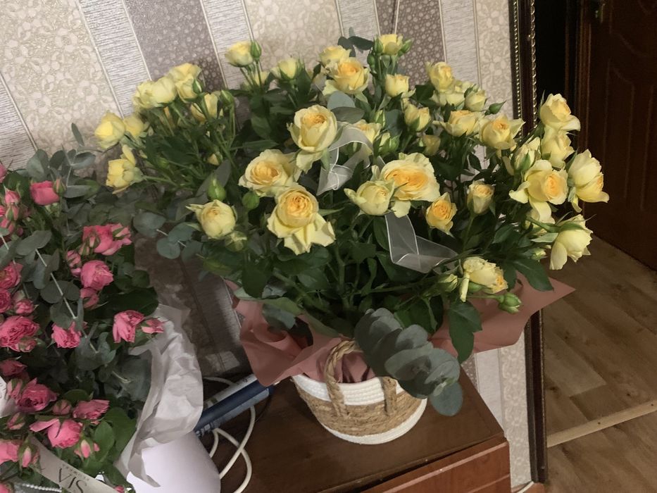 Цветы кустовые розы.