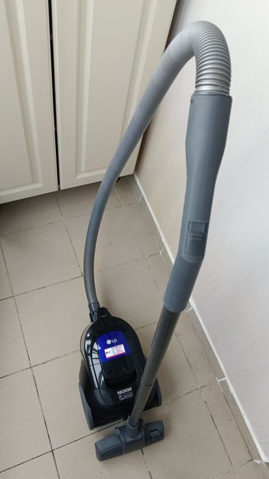 Пылесос Lg  1600w
