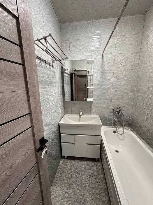 Продается 3  комнатная квартира  ттз 2