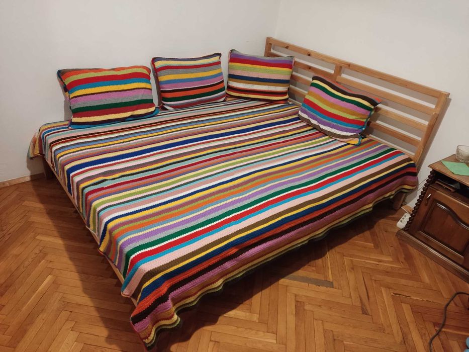 Ръчно излетен комплект на една кука - шалте с 4 калъфки за възглавници