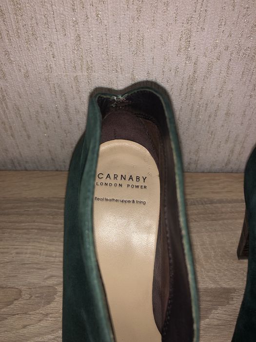 Продаю ботильоны замшевые Carnaby