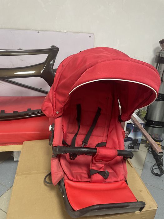 Коляска детская красная