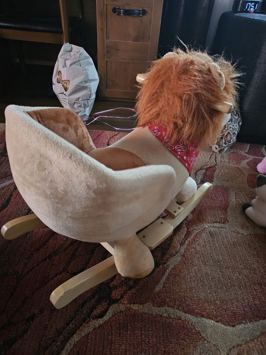 Balansoar copii in forma de leu cu sunete