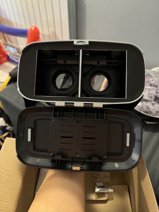 Virtual reality glasses