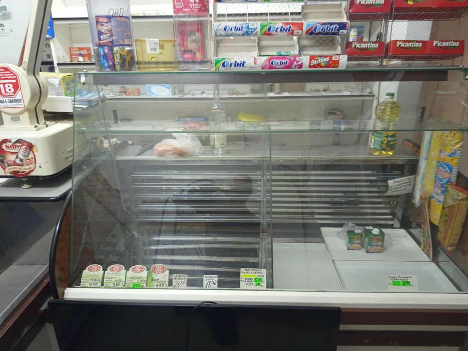 Хладилни витрини и везни