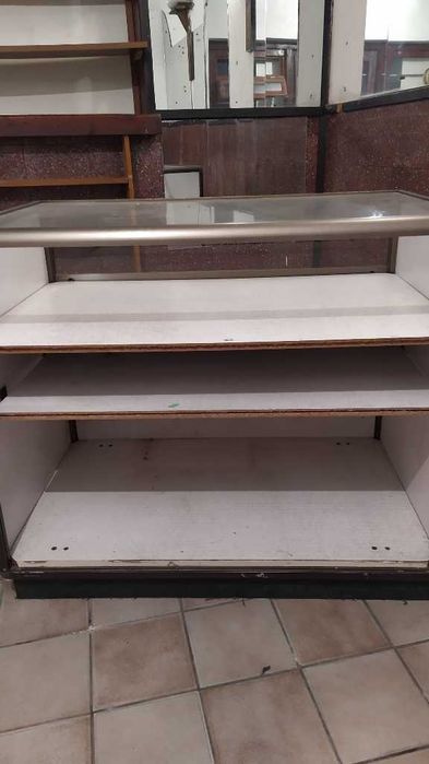 Много здрав щтанд от алуминий и пдч,много запазен,без следи от употреб