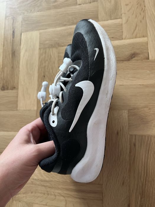 Продавам детски маратонки Nike