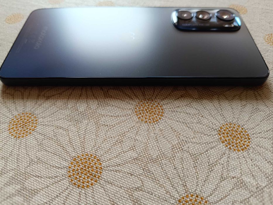 Продавам Motorola Edge 30 8/256