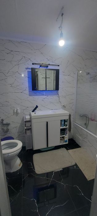 Proprietar, vând casa cu doua apartamente