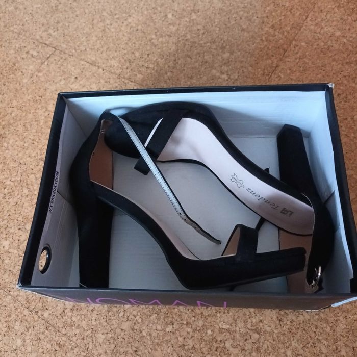 Дамски обувки на висок ток