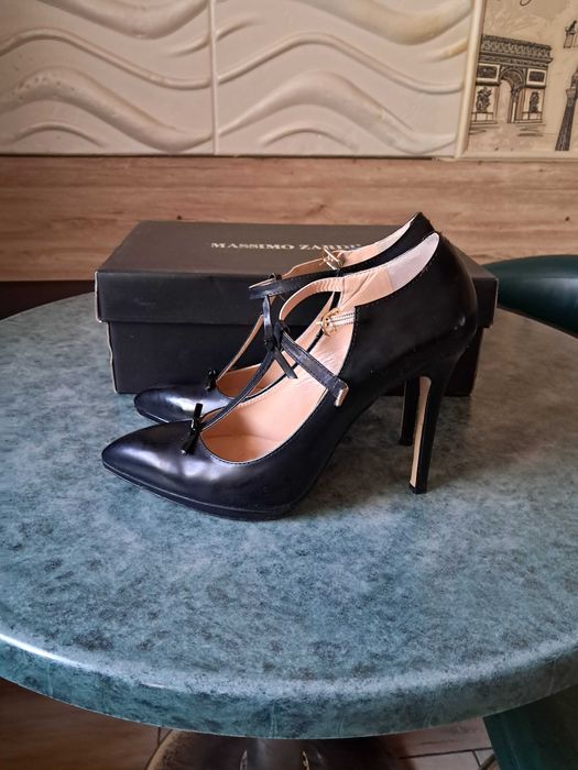 Официални черно обувки