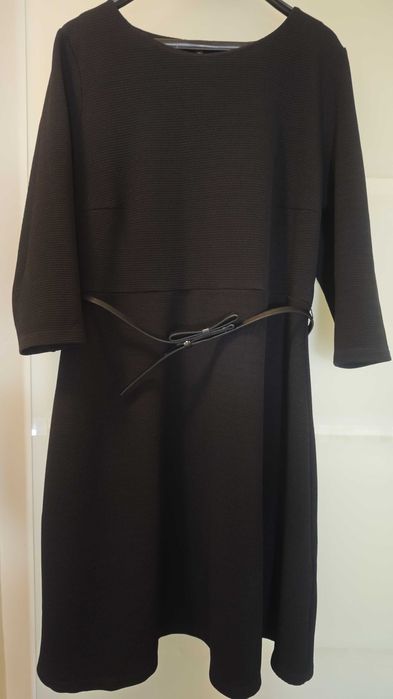 Малка черна макси рокля