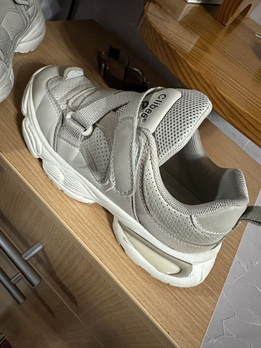 Продаются обуви на девочку 33 размер