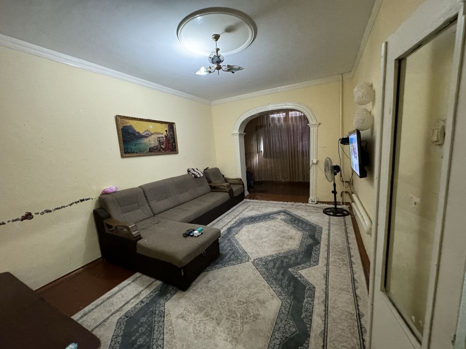 Uy sotiladi 4 xonali 5 qavatli domni 2 qavatida hamma sharoitlari bor