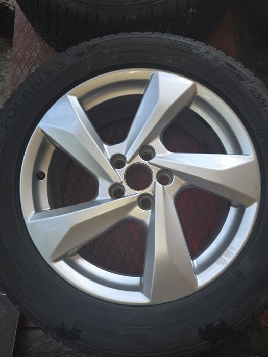 Jante Audi 18" cu anvelope Barum  235/55/18 iarna