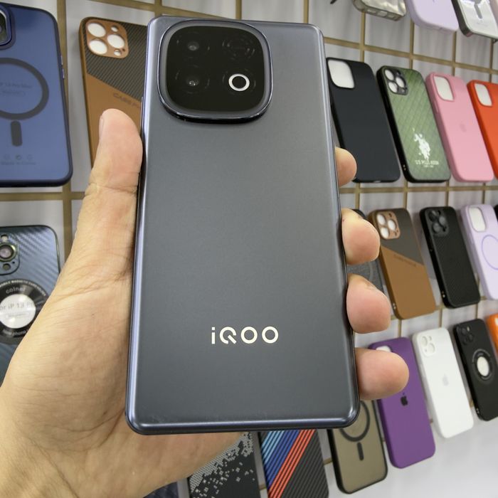 IQOO NEO 10 512 / 16 GB IDEAL