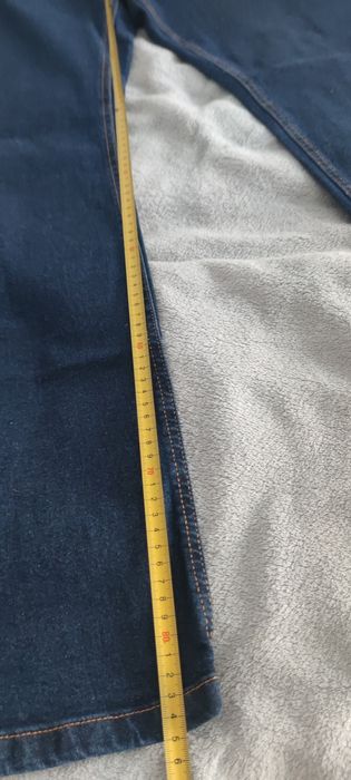 Vând blugi noi mărimea 60