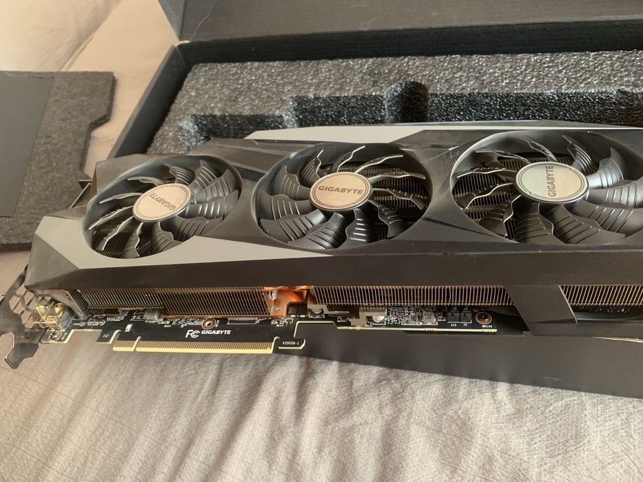 Продается RTX 3090 б/у.