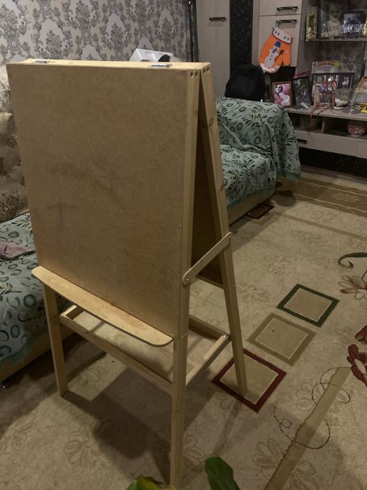 Мольберт б/у в отличном  состоянии