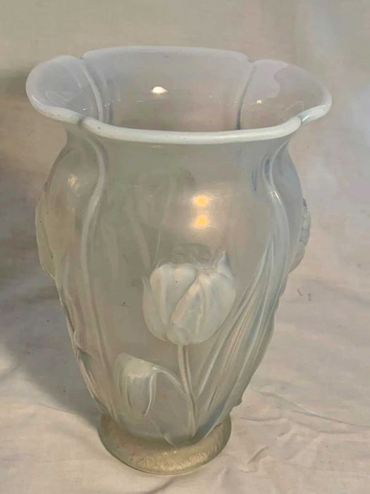 Ваза Barolac "Тюльпаны" из опалесцентного стекла
