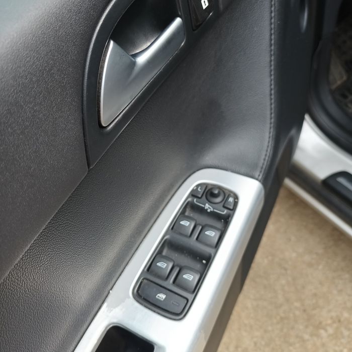 Volvo v50 model 2012