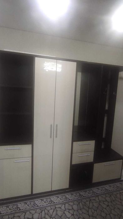 Продам стенку в прихожую