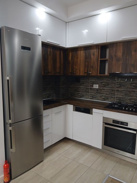 Închiriere apartament cu vedere la piscină  în  Cosmopolis
