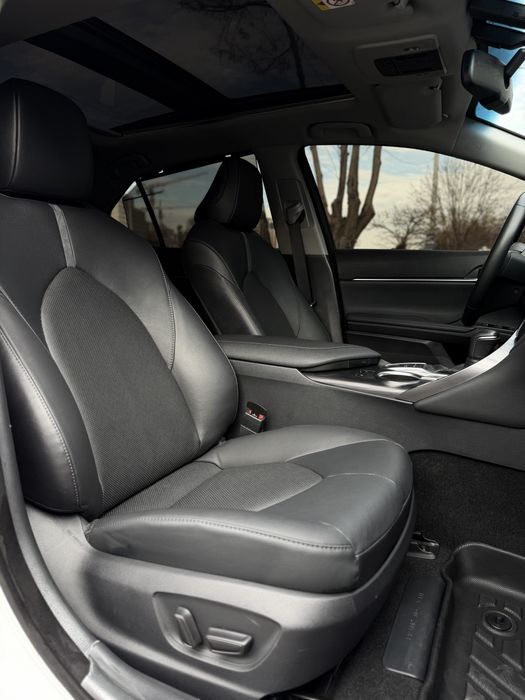 Toyota Camry Hybrid Limited