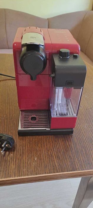 Кафемашина Delonghi EN 550 Lattissima Touch Nespresso система