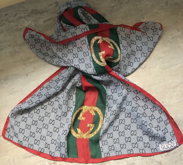 Esarfa Gucci , impecabila